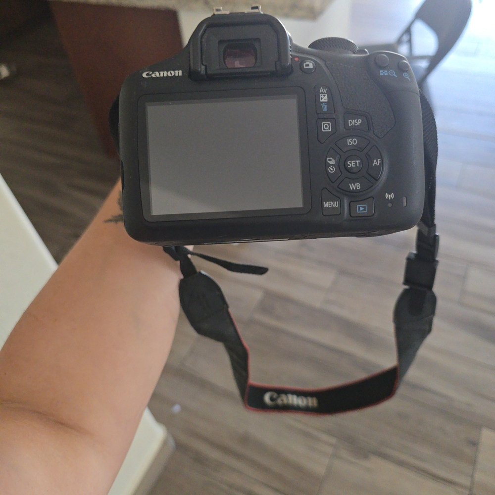Canon Black RebalT7 Camera